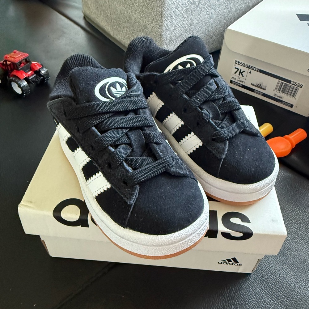 NIB/NWT - adidas black and white 00s campus sneaker
